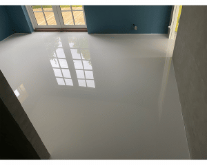 Hvidt polyurethan epoxy gulv i Nordjylland